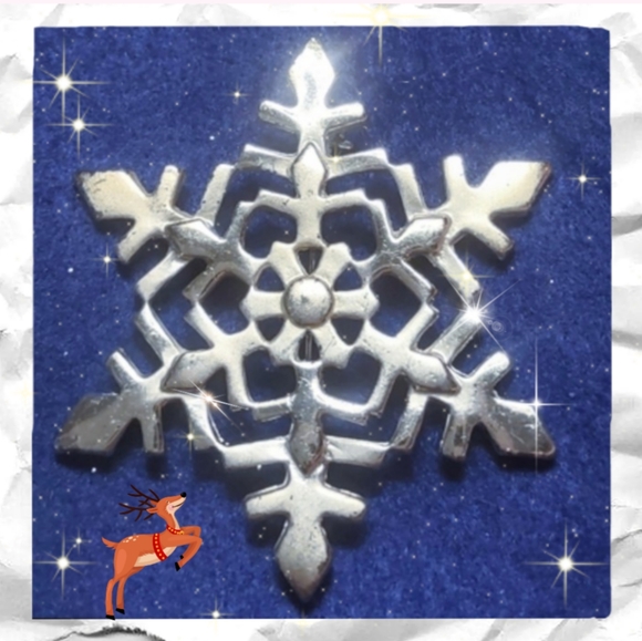 Snowflake Brooch - Picture 9 of 11
